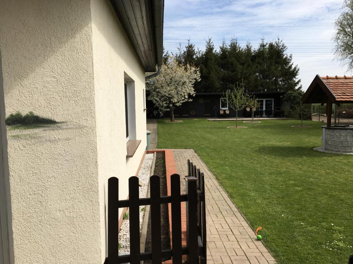 Schoener Ferienbungalow Umgeben Von Natur Und Nicht Weit Zur Ostsee Neubukow Exterior photo